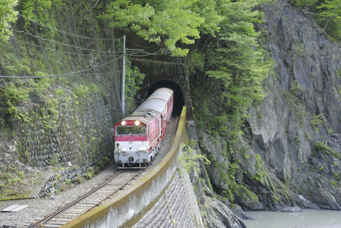 トンネル