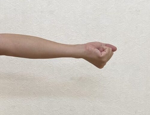 腱鞘炎を改善するためのストレッチ(手のひら側のストレッチ)