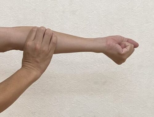 腱鞘炎を改善するためのストレッチ(手のひら側のストレッチ)